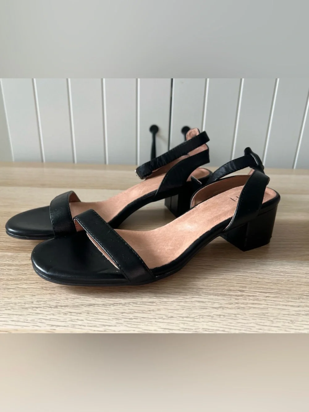 J Jill Black Leather Sandals Ankle Strap Low Heel Minimalist Size 9 New